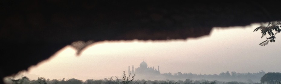 First glimpse of the Taj, from an auto-rickshaw