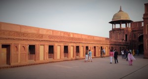 The prison-like courtyard, Jahangiri Mahal
